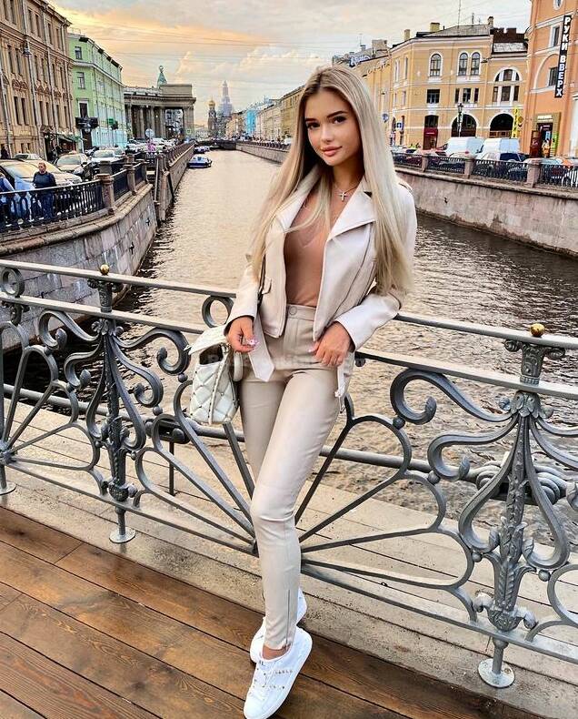 Russian Prostitute Eva. Photo 16