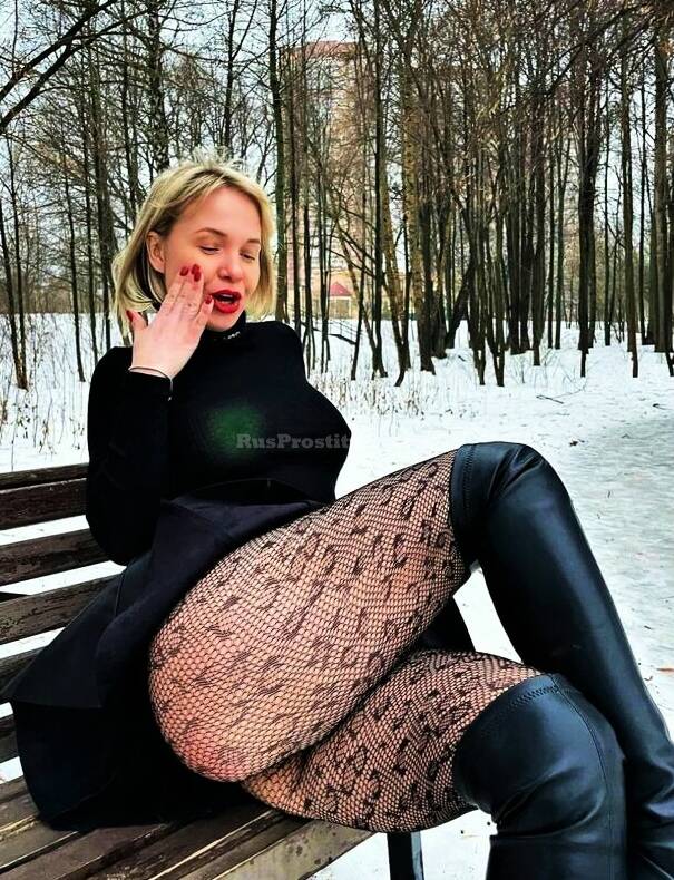 Russian Prostitute Vika. Photo 14