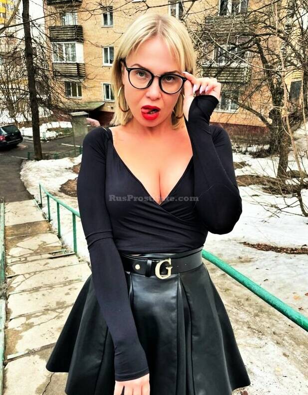 Russian Prostitute Vika. Photo 17